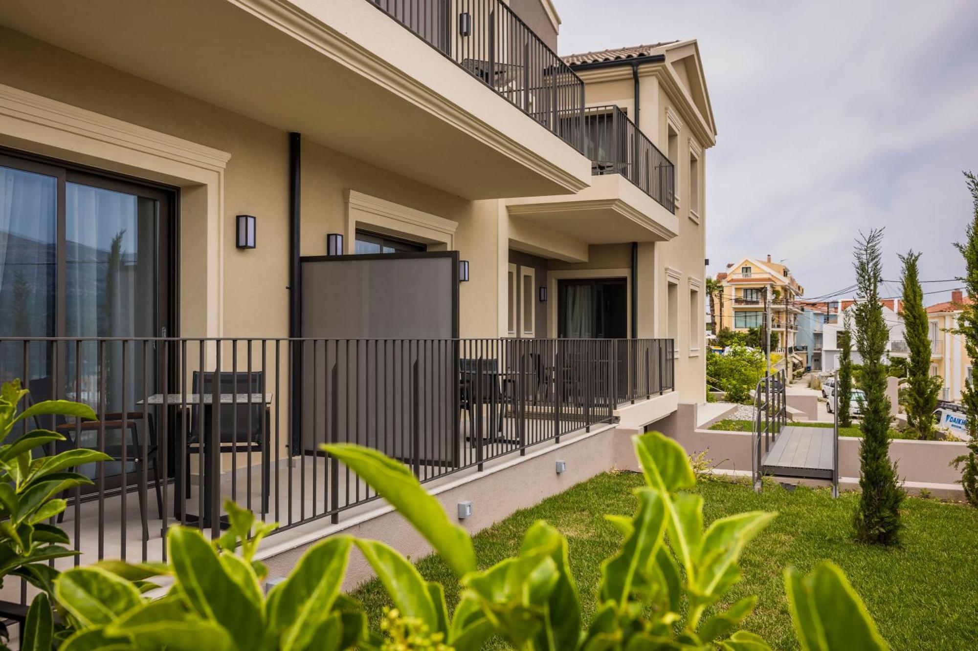 Anthemis Living Aparthotel Аргостолион Екстериор снимка